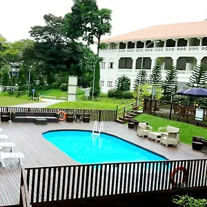 Raintr33 4* Singapore